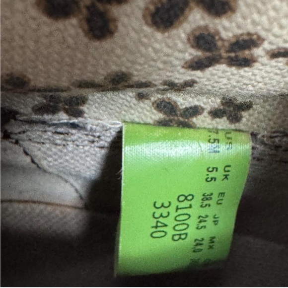 Timberland Tan and Brown floral Patterned Interior - Picture 2 of 7